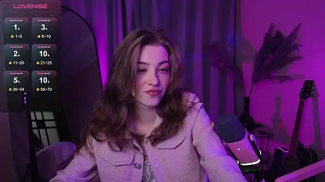 Snapshot of AstraMist chatting on September 21, 2:08 pm AstraMist online show from September 21, 2:08 pm