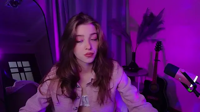 Snapshot of AstraMist chatting on September 22, 1:24 pm AstraMist online show from September 22, 1:24 pm