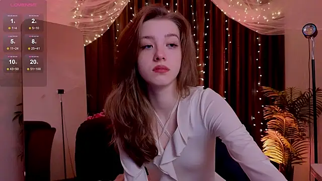 Snapshot of AstraMist chatting on December 21, 1:29 pm AstraMist online show from December 21, 1:29 pm