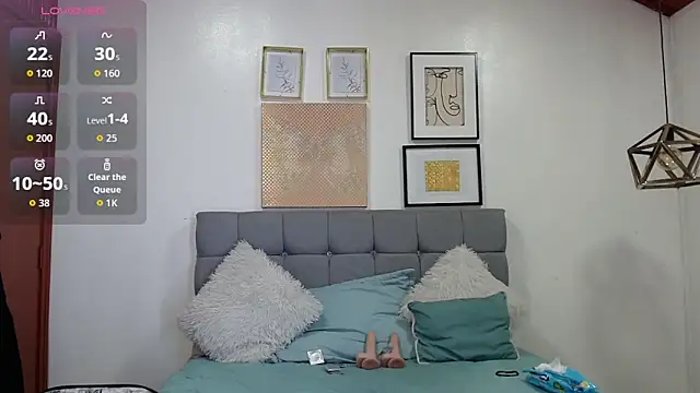  naomi s online show from December 2, 2:01 pm