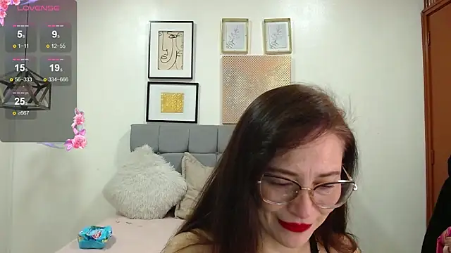 Snapshot of _naomi_s chatting on May 19, 1:39 pm naomi s online show from May 19, 1:39 pm