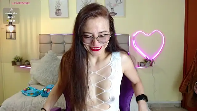 Snapshot of _naomi_s chatting on June 15, 1:46 pm naomi s online show from June 15, 1:46 pm