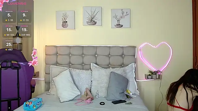  naomi s online show from June 26, 1:48 pm