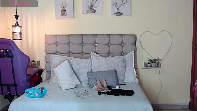  naomi s online show from June 27, 1:17 pm