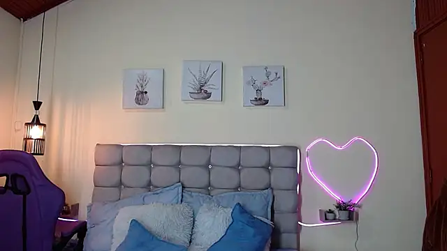  naomi s online show from July 11, 1:47 pm