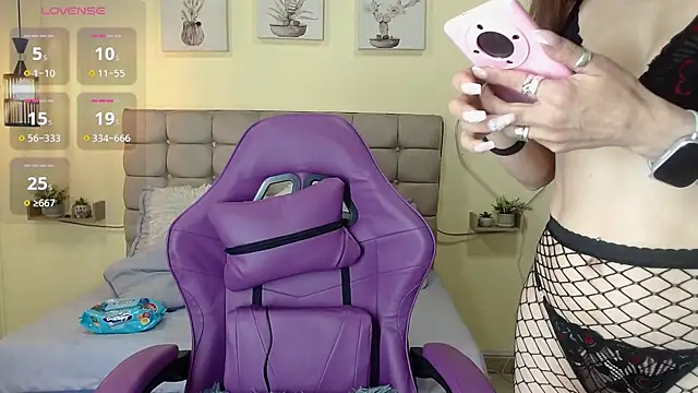  naomi s online show from July 22, 1:25 pm