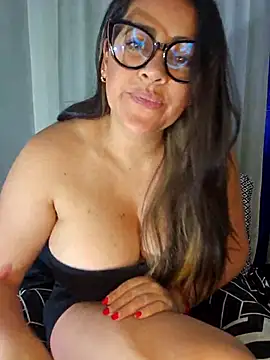 Nicoleefaith  online show from November 2, 6:43 pm