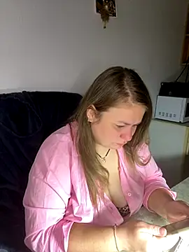 Snapshot of MartaXLove chatting on September 25, 5:05 pm MartaXLove online show from September 25, 5:05 pm