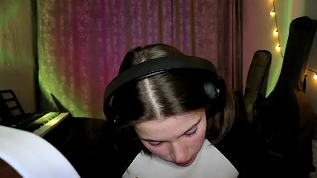 CutieAnny online show from February 24, 8:07 pm