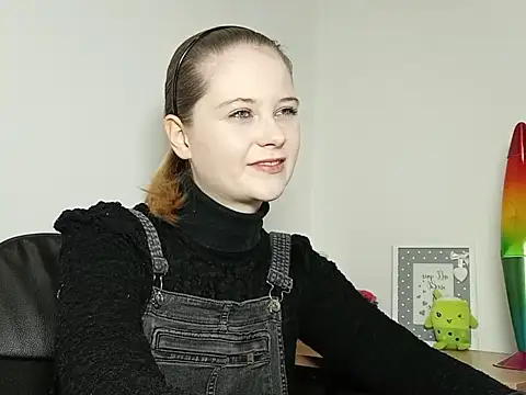 Snapshot of LydiaYoung chatting on October 16, 6:09 pm LydiaYoung online show from October 16, 6:09 pm