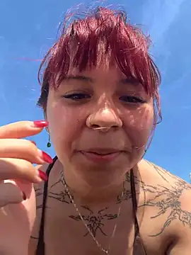 Snapshot of YumiLux chatting on June 17, 1:34 pm YumiLux online show from June 17, 1:34 pm