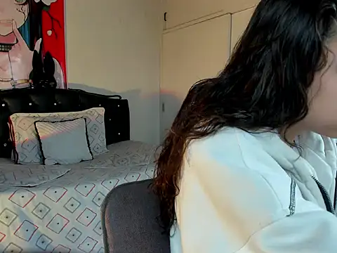 Skylovershot online show from February 14, 1:41 pm