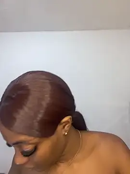 zaracollins01 online show from May 14, 12:56 pm