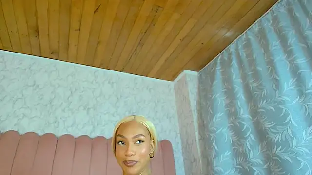 Snapshot of aylacallowey chatting on May 12, 7:33 pm aylacallowey online show from May 12, 7:33 pm