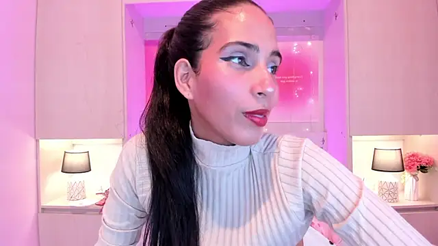 Snapshot of LexxaQueen chatting on September 24, 4:05 am LexxaQueen online show from September 24, 4:05 am