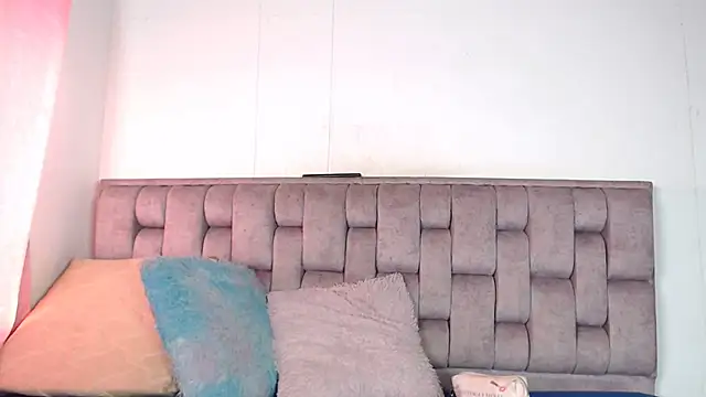 Snapshot of Alexa-Hunter chatting on June 13, 9:46 pm Alexa-Hunter online show from June 13, 9:46 pm