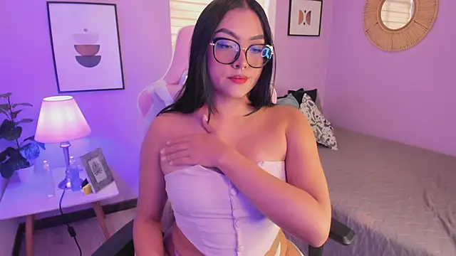 Snapshot of Ema_wett chatting on November 26, 7:48 pm Ema wett online show from November 26, 7:48 pm