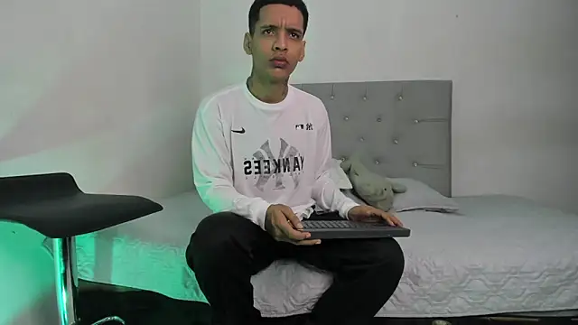 twinkDuohot online show from November 3, 2:35 am