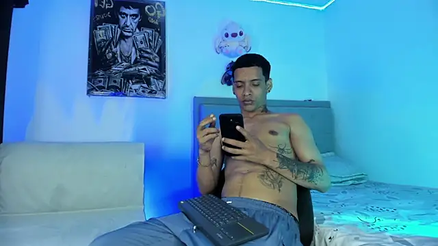 Snapshot of twinkDuohot chatting on June 20, 11:07 pm twinkDuohot online show from June 20, 11:07 pm