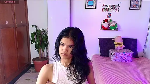 Snapshot of emycarver09 chatting on December 14, 11:48 am emycarver09 online show from December 14, 11:48 am