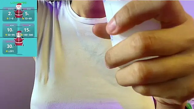 Snapshot of emycarver09 chatting on January 11, 11:26 am emycarver09 online show from January 11, 11:26 am