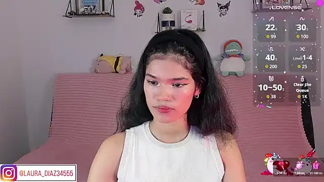 Snapshot of emycarver09 chatting on March 10, 12:43 pm emycarver09 online show from March 10, 12:43 pm