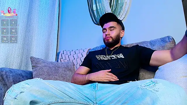 ThiagoHunk online show from February 23, 3:15 am