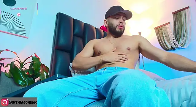 Snapshot of ThiagoHunk chatting on May 6, 8:52 am ThiagoHunk online show from May 6, 8:52 am