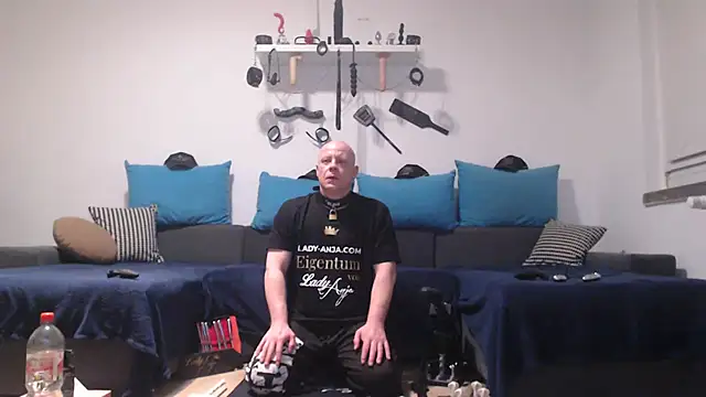 Snapshot of Sklave-Sille chatting on February 9, 6:23 pm Sklave-Sille online show from February 9, 6:23 pm