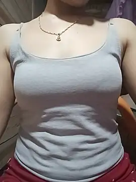 Snapshot of LucyyLy chatting on May 27, 9:06 am LucyyLy online show from May 27, 9:06 am