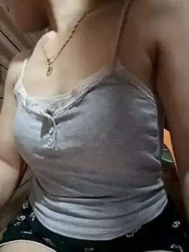 Snapshot of LucyyLy chatting on June 14, 2:24 am LucyyLy online show from June 14, 2:24 am