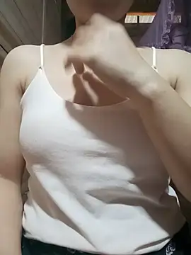 Snapshot of LucyyLy chatting on June 24, 12:42 am LucyyLy online show from June 24, 12:42 am