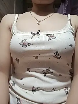 Snapshot of LucyyLy chatting on July 30, 11:53 am LucyyLy online show from July 30, 11:53 am
