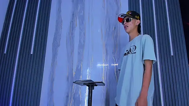 Dante Brown1  online show from October 9, 9:02 pm