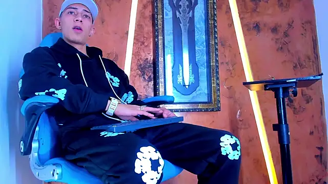 Dante Brown1  online show from December 16, 11:15 am