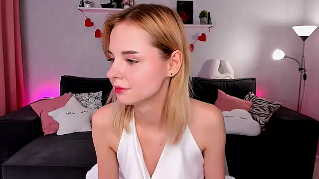 Snapshot of LillianShine chatting on September 9, 11:54 am LillianShine online show from September 9, 11:54 am