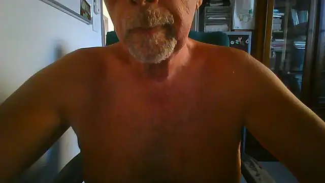 Snapshot of hpp66 chatting on June 28, 5:35 am hpp66 online show from June 28, 5:35 am