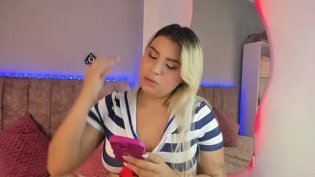 Snapshot of naomi_sanz chatting on May 21, 5:03 am naomi sanz online show from May 21, 5:03 am