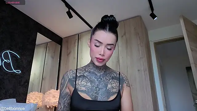 Snapshot of belllbonniie chatting on May 12, 6:38 pm belllbonniie online show from May 12, 6:38 pm
