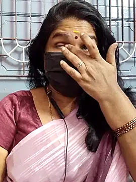 Snapshot of Tamil_Azhaghi25 chatting on December 15, 5:28 pm Tamil Azhaghi25 online show from December 15, 5:28 pm