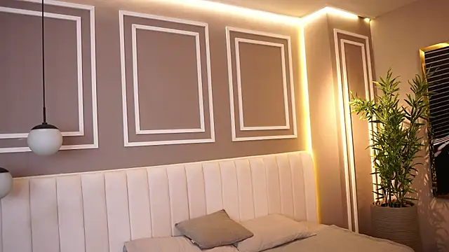 Tayler Kim online show from November 18, 6:34 pm