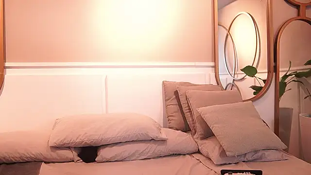 Tayler Kim online show from January 5, 6:33 pm