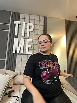 Tayler Kim online show from March 14, 6:46 pm