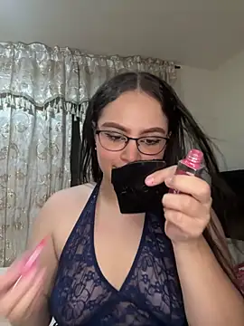 Tayler Kim online show from May 7, 7:52 pm