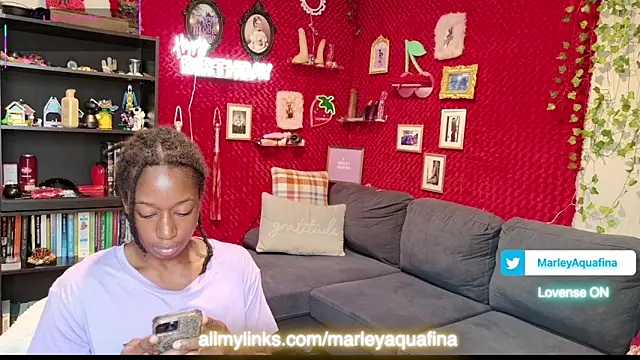Snapshot of MarleyAquafina chatting on September 22, 1:13 pm MarleyAquafina online show from September 22, 1:13 pm