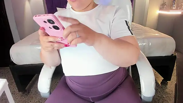 Snapshot of Miss_Francheska chatting on June 1, 11:56 am Miss Francheska online show from June 1, 11:56 am