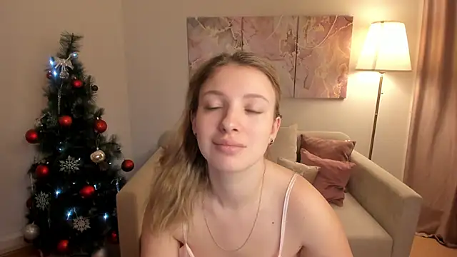 Snapshot of MilinaMorris chatting on December 18, 1:44 am MilinaMorris online show from December 18, 1:44 am