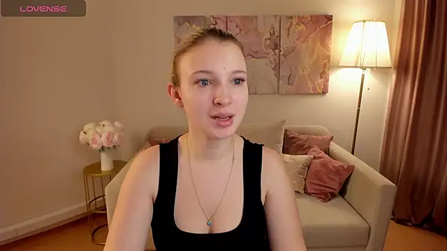 Snapshot of MilinaMorris chatting on March 10, 10:37 pm MilinaMorris online show from March 10, 10:37 pm