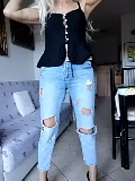 Snapshot of _sexyBLONDE46_ chatting on November 5, 2:50 pm sexyBLONDE46 online show from November 5, 2:50 pm