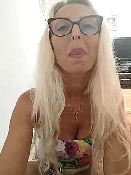Snapshot of _sexyBLONDE46_ chatting on June 21, 6:54 pm sexyBLONDE46 online show from June 21, 6:54 pm